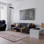 Spacious 2Br Apartment On Bulevardi